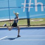 Eugenie Bouchard com uma raquete HEAD