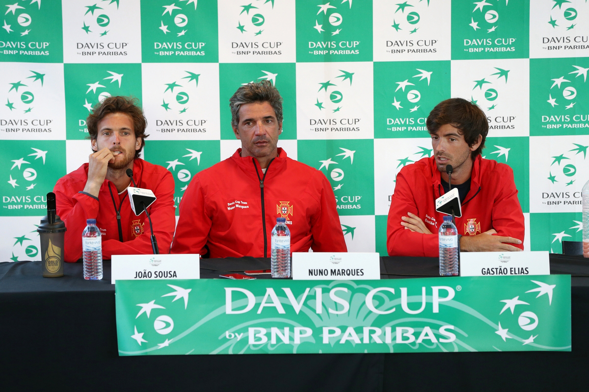Nuno Marques entre João Sousa e Gastão Elias
