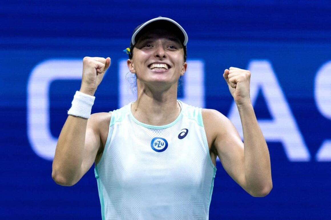 Iga Swiatek foi coroada Jogadora do Ano da WTA pelo segundo ano