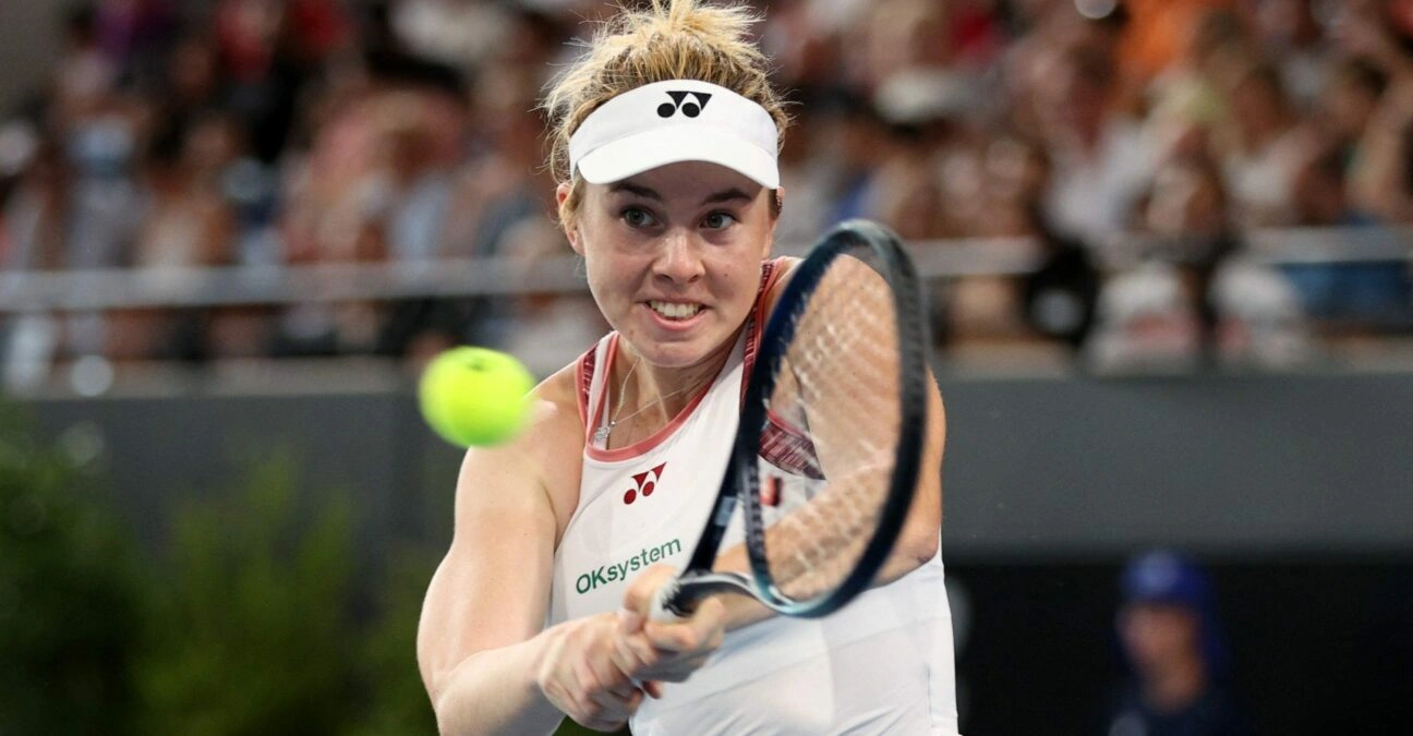 Aos 18 anos, Noskova surpreende Jabeur e alcança a final no WTA 500 de