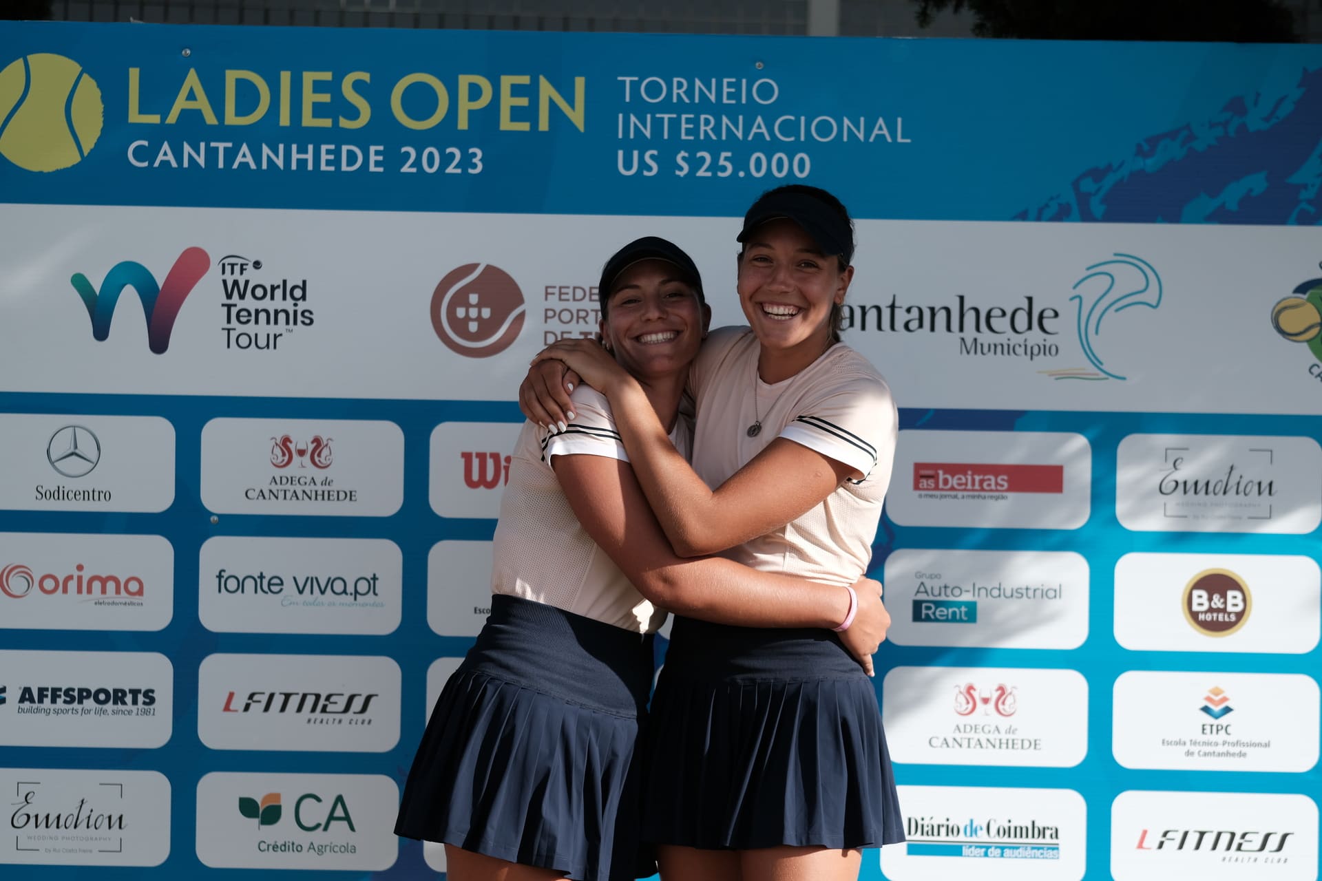 Francisca e Matilde erguem 12.º título lado a lado em