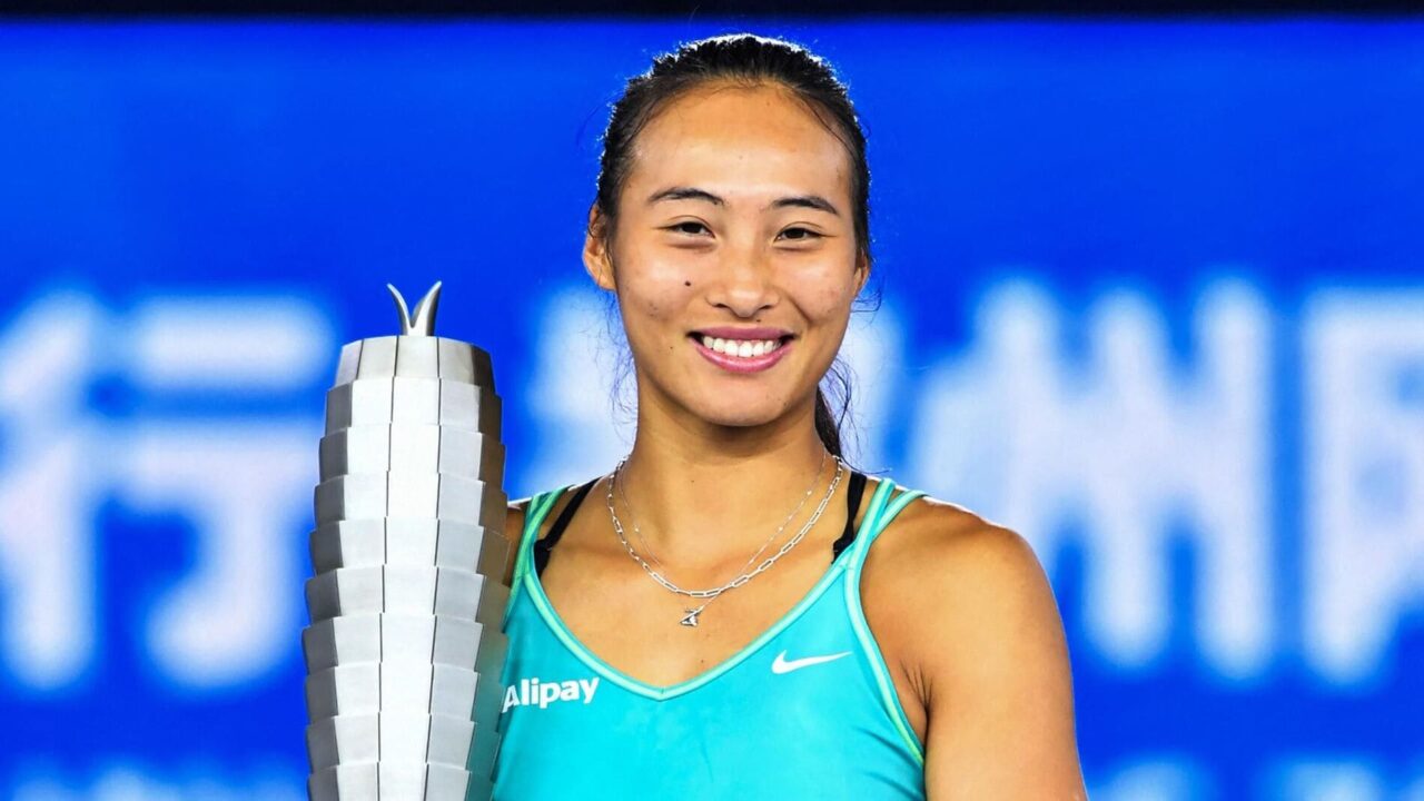 Qinwen Zheng festeja 'em casa' segundo título da carreira que lhe abre ...