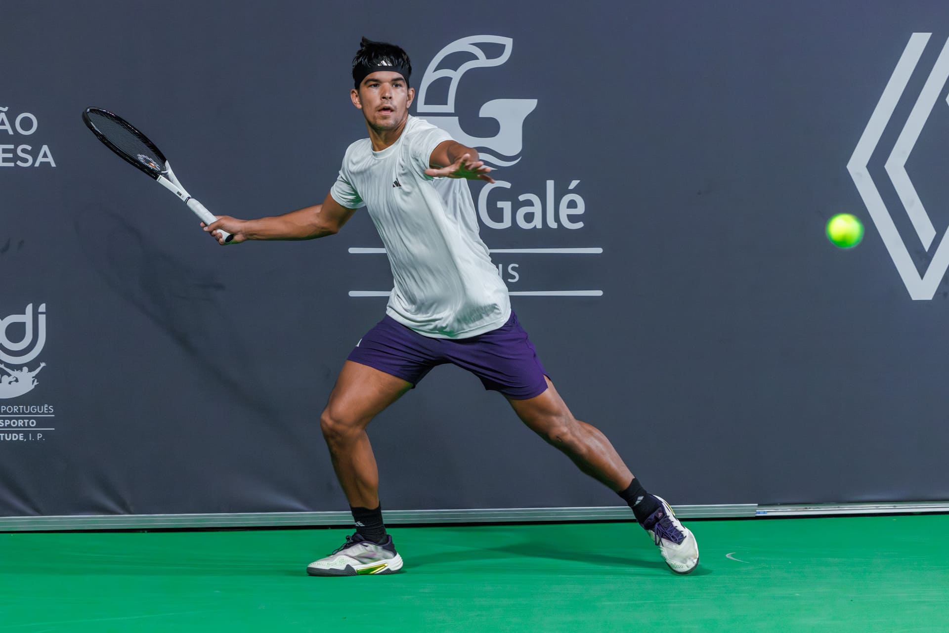 Ténis Francisco Rocha deixa qualifying do Indoor Oeiras Open 2 sem portugueses.