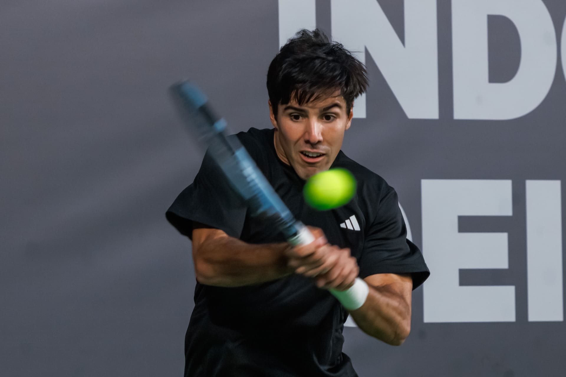 Ténis Torres desperdiça vantagem no Jamor.