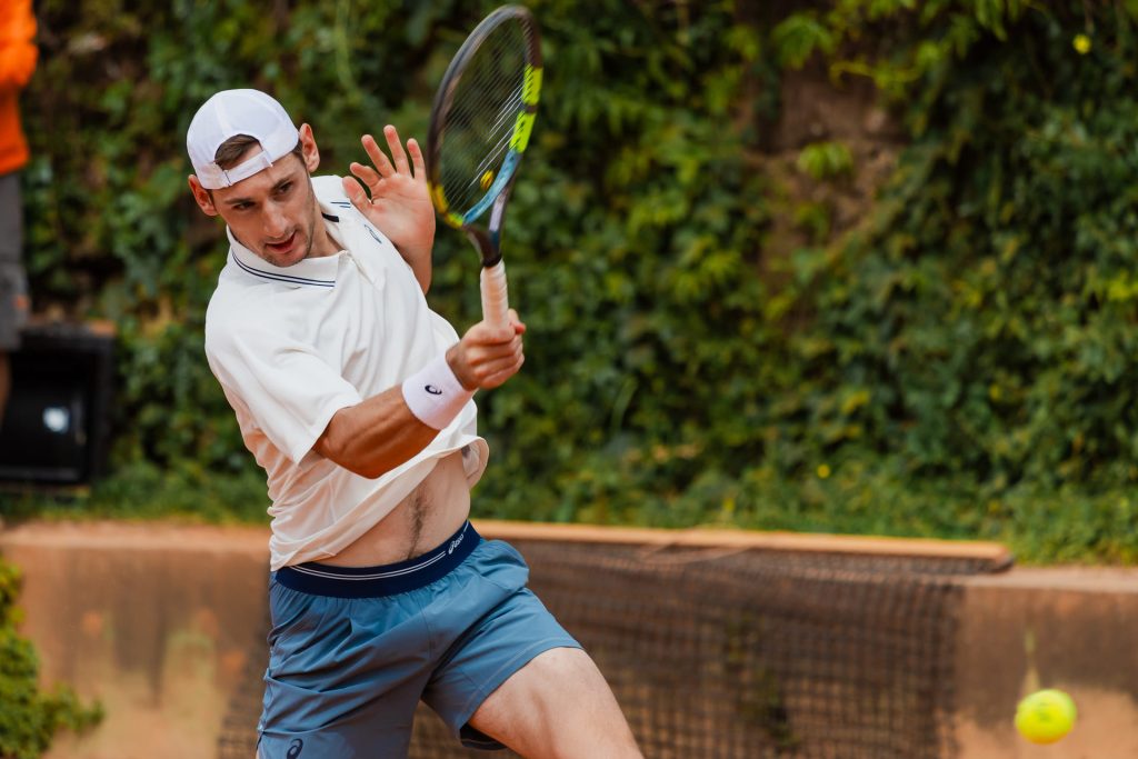 1.º cabeça de série supera antigo top 20 no Oeiras Open; Rodesch perde ...